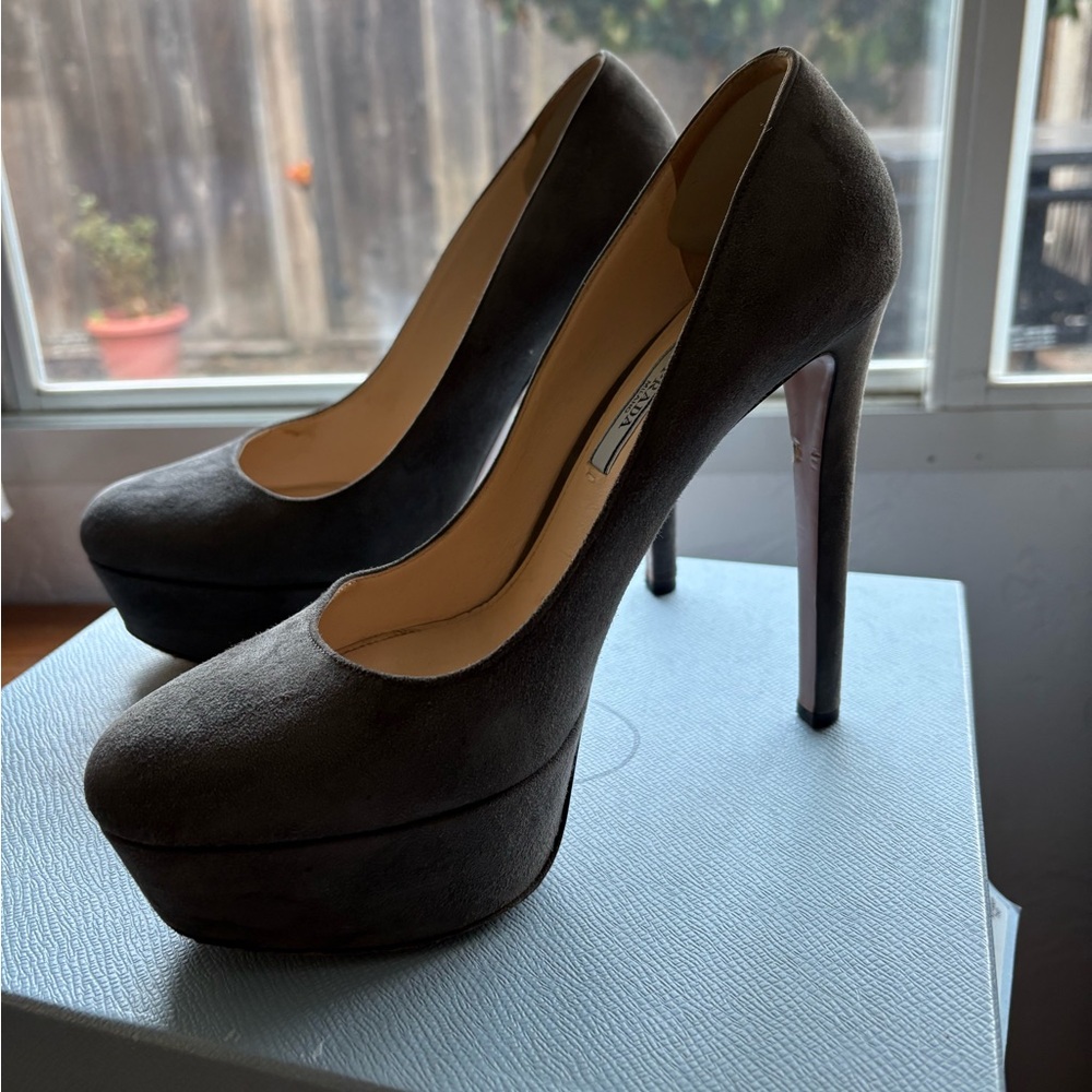 VGUC Prada gray suede platform pumps size 38